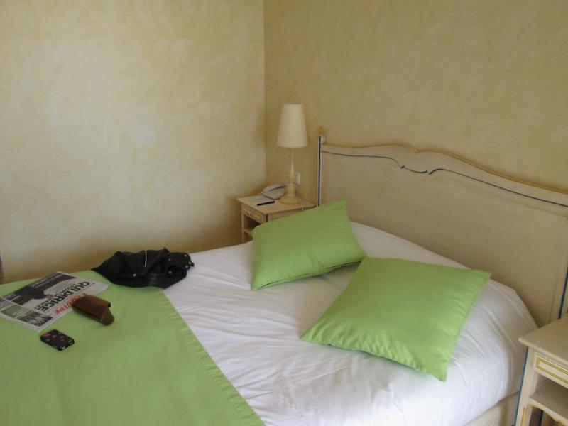 Hotel Ariane Istres Exterior foto