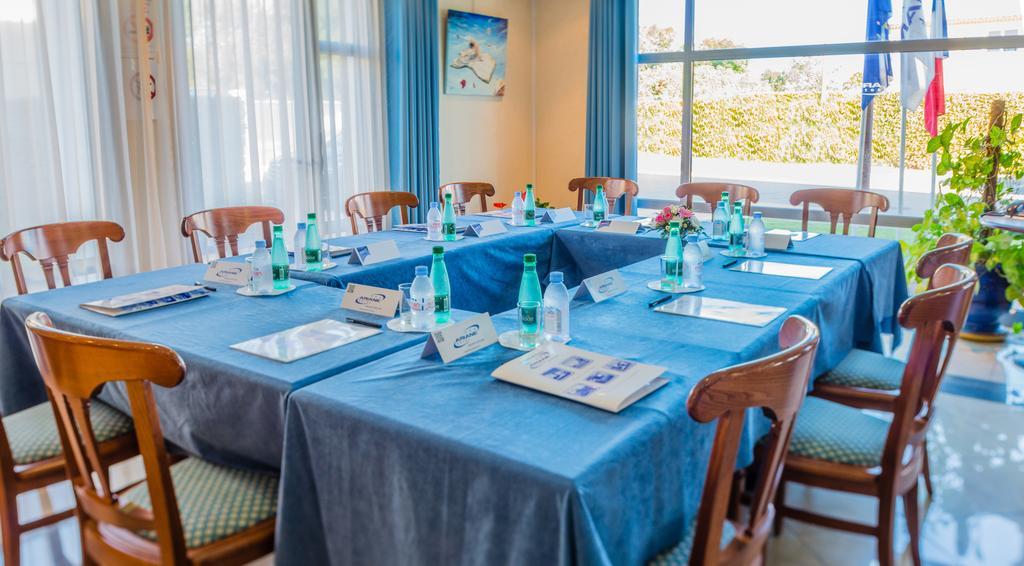 Hotel Ariane Istres Exterior foto