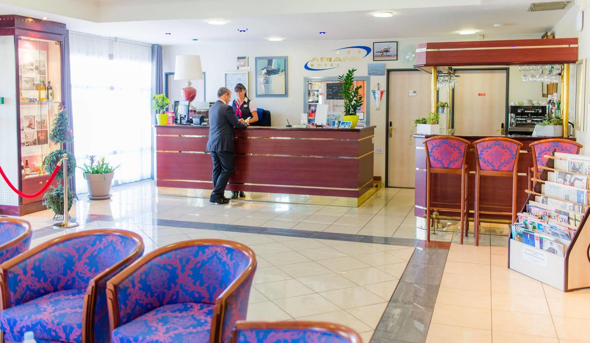 Hotel Ariane Istres Exterior foto