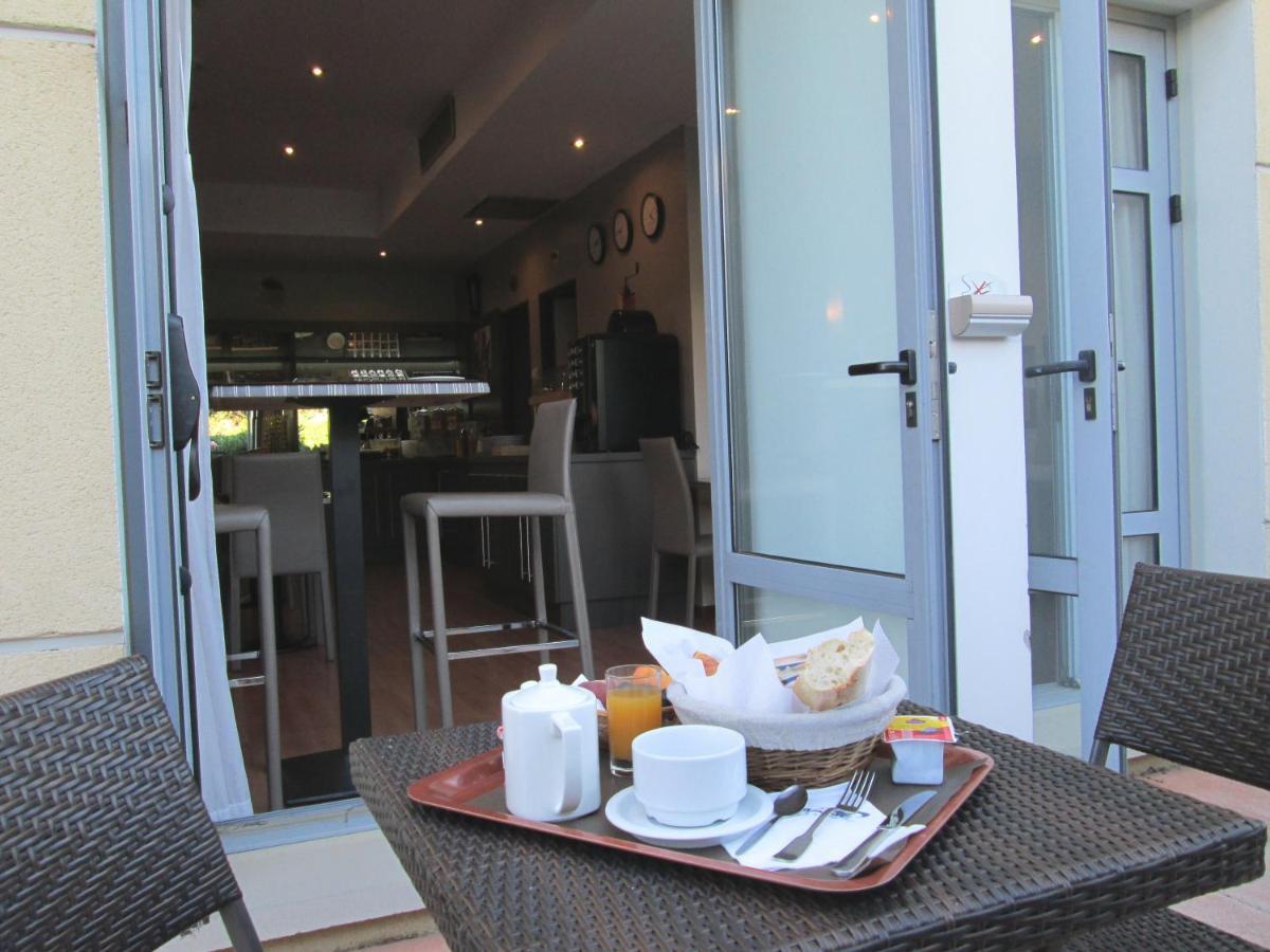 Hotel Ariane Istres Zimmer foto